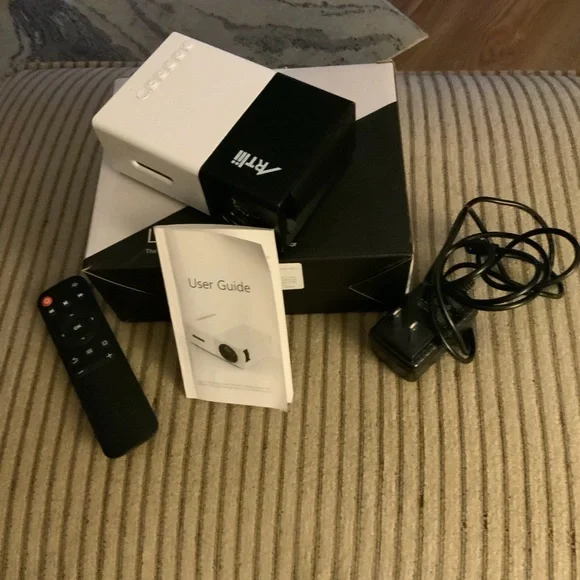 NWOT Artlii led Projector.